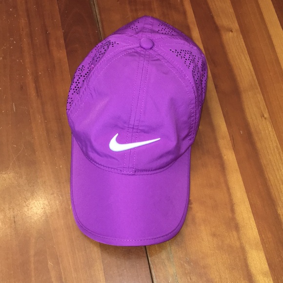 nike women's perforated golf hat
